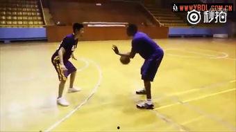 成人帮助小孩空翻视频,成人助力儿童挑战极限的精彩瞬间