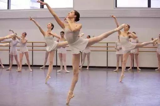 小陈夏天成人舞蹈视频,小陈成人舞蹈风采展示