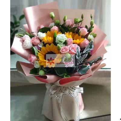 成人礼送花女生视频