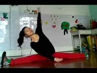 舞蹈课成人压腿视频